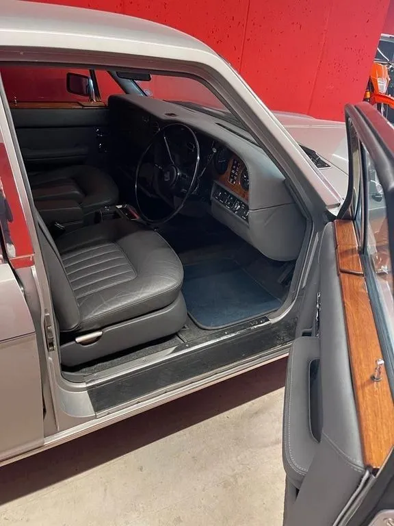 Rolls-Royce Silver Spirit