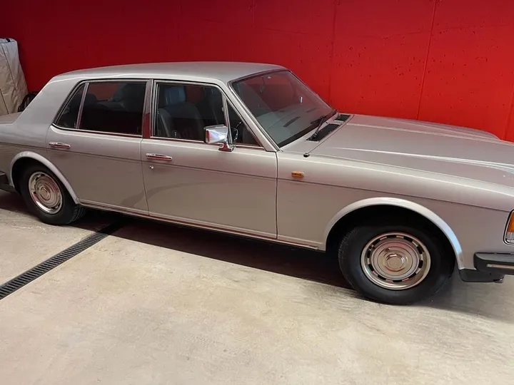 Rolls-Royce Silver Spirit