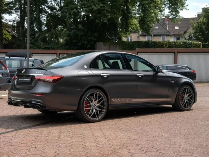 Mercedes-Benz E 63 AMG