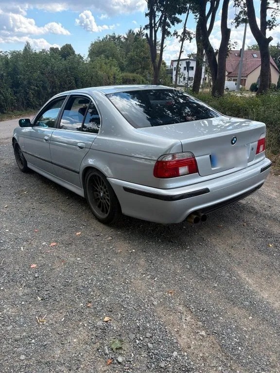 BMW 523