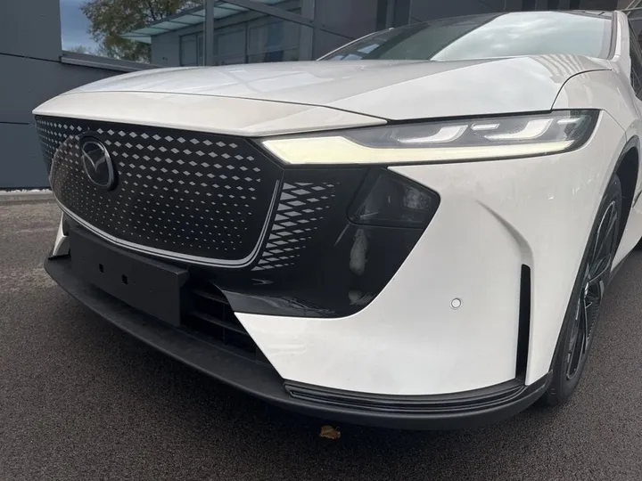 Mazda 6e