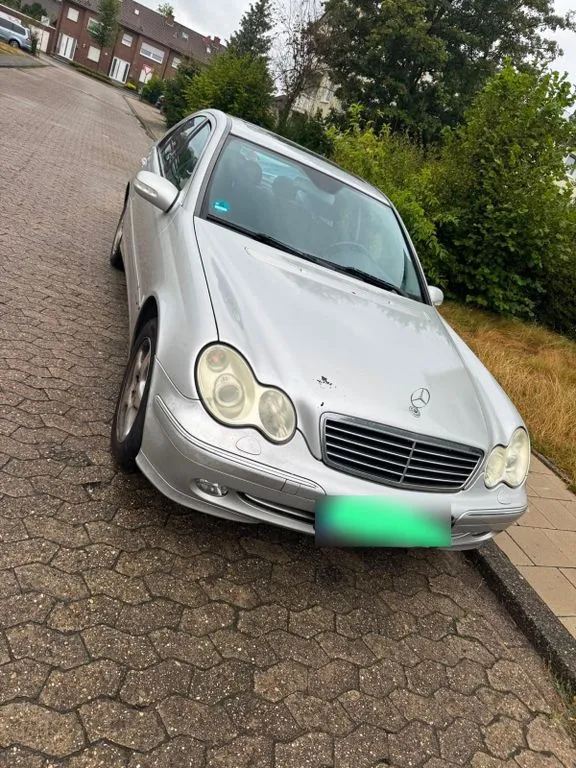 Mercedes-Benz E 200