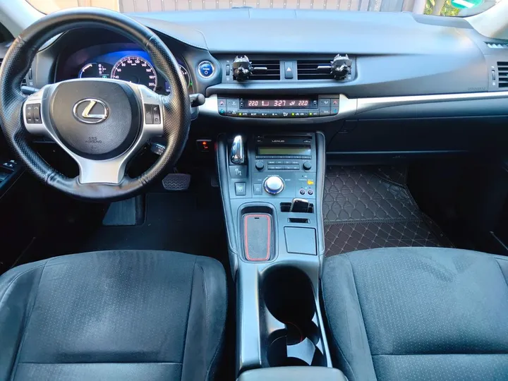 Lexus CT 200h