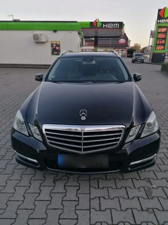 Mercedes-Benz E 220