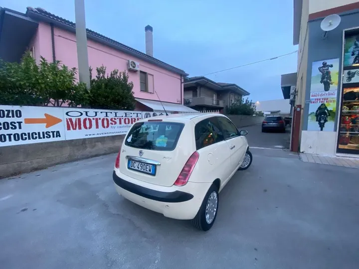 Lancia Ypsilon