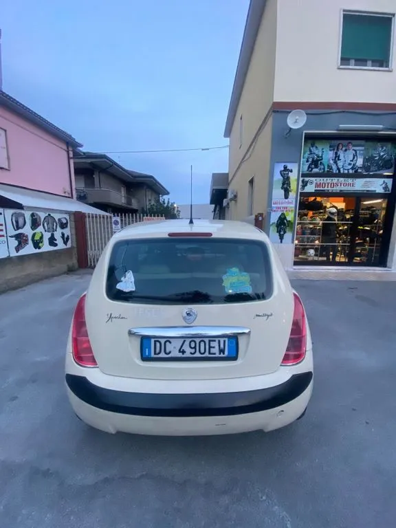 Lancia Ypsilon
