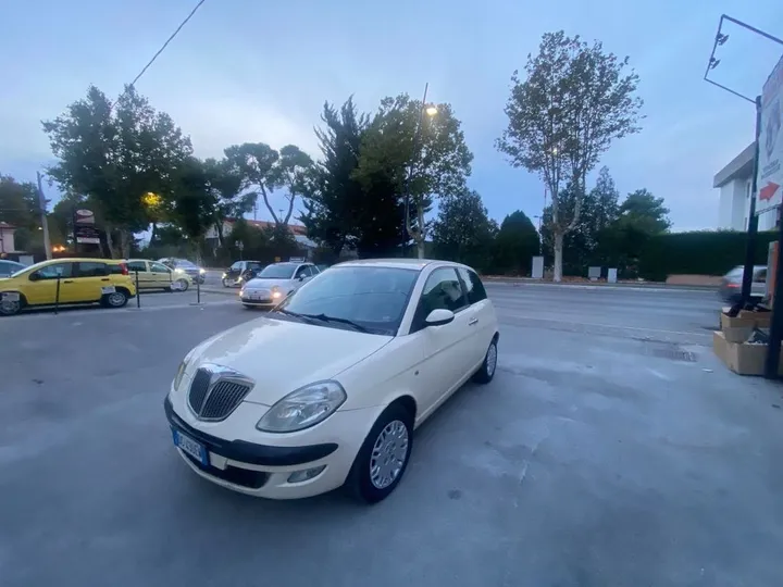 Lancia Ypsilon