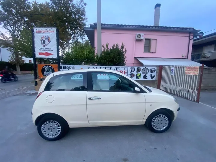 Lancia Ypsilon