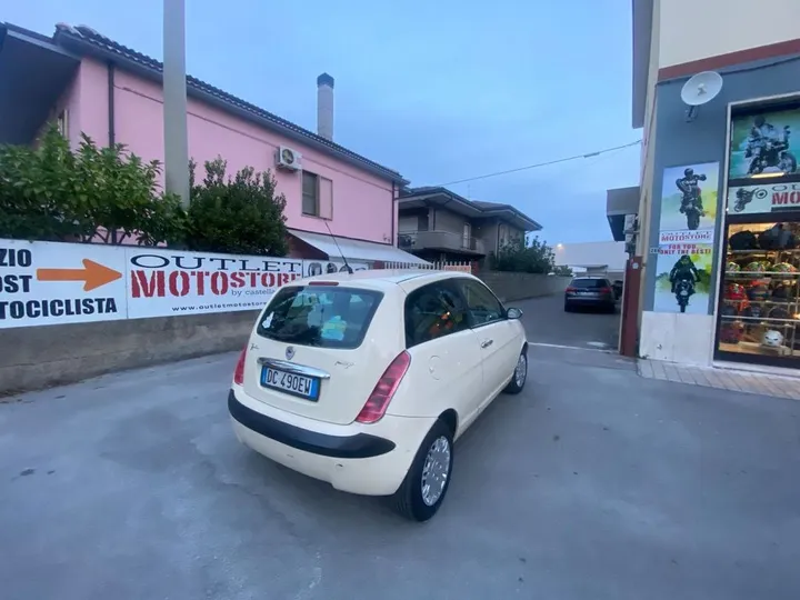 Lancia Ypsilon