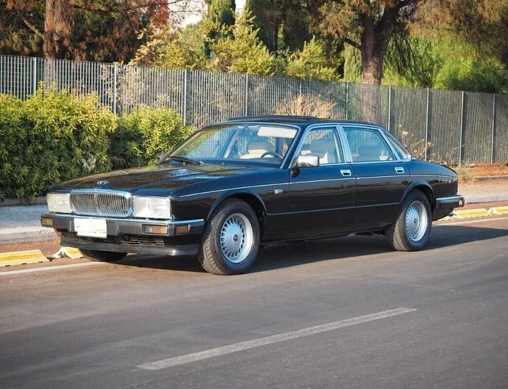 Jaguar XJ