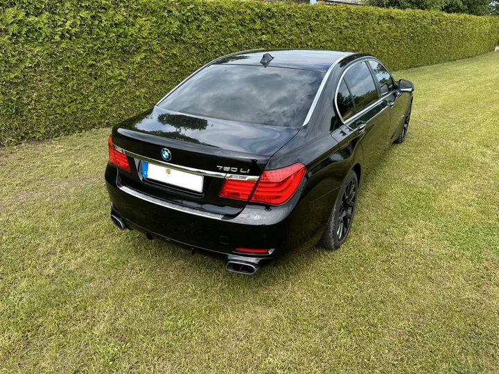 BMW 750