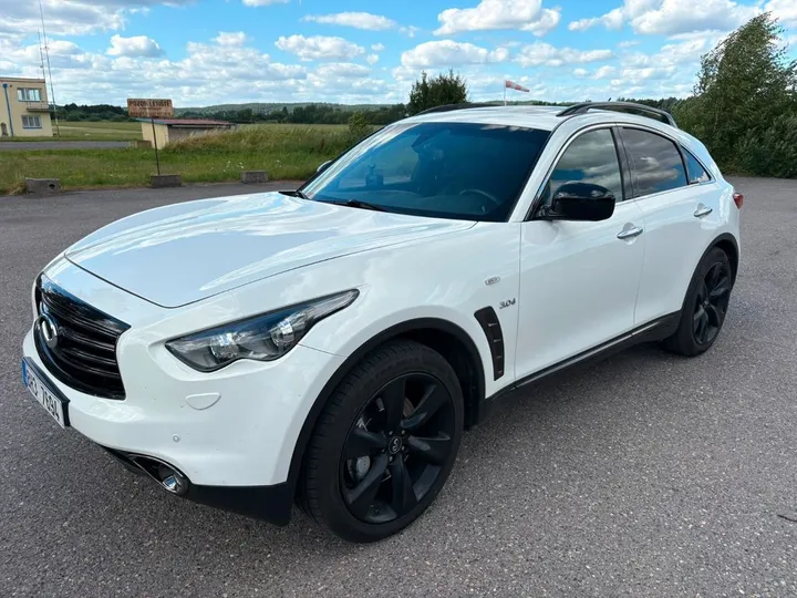 Infiniti QX70