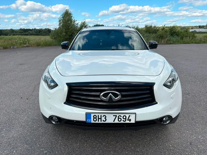 Infiniti QX70