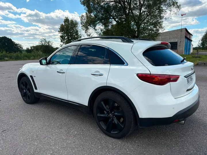 Infiniti QX70