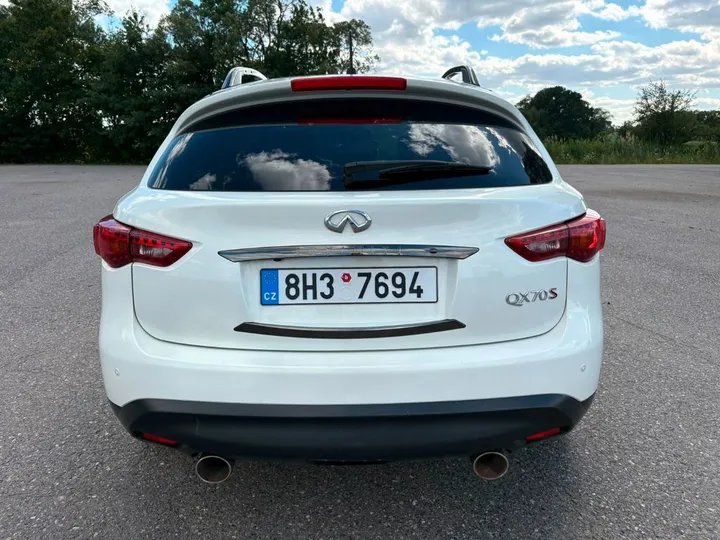Infiniti QX70