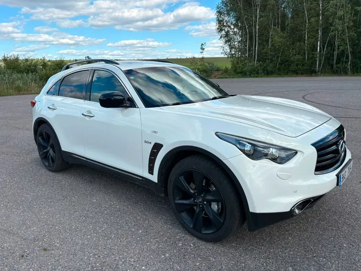Infiniti QX70