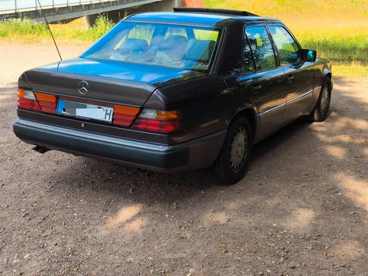 Mercedes-Benz 260