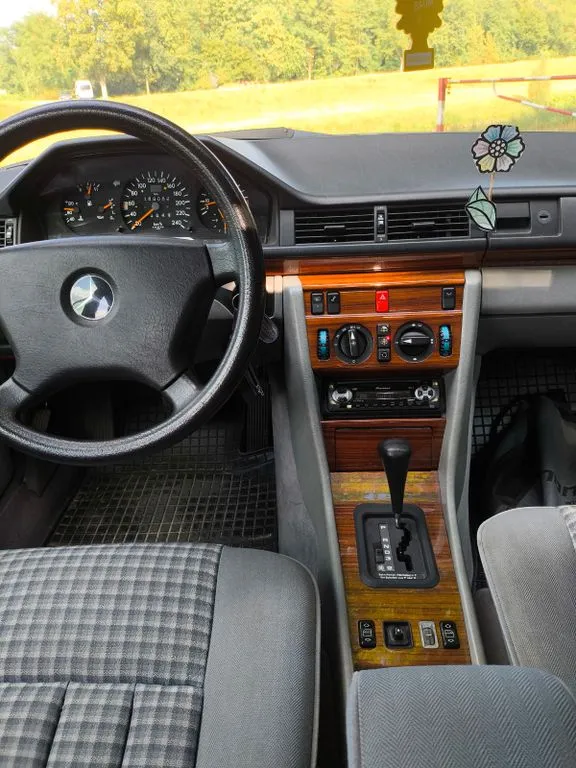 Mercedes-Benz 260