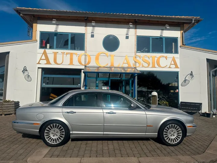 Jaguar XJ8