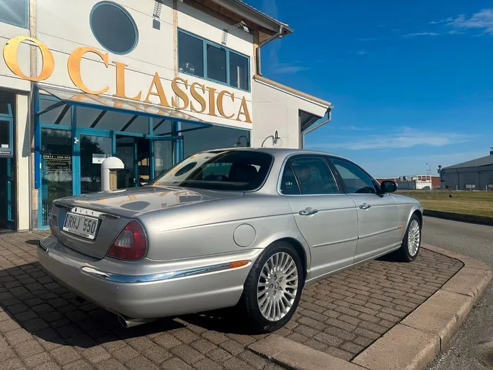 Jaguar XJ8