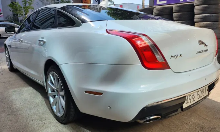 Jaguar XJ