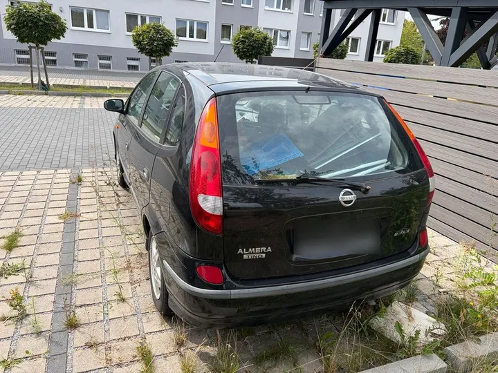 Nissan Almera Tino