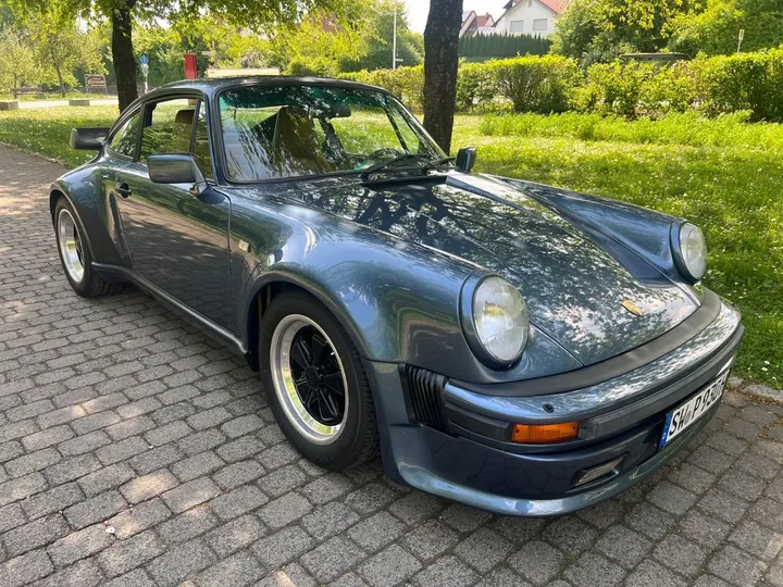 Porsche 930