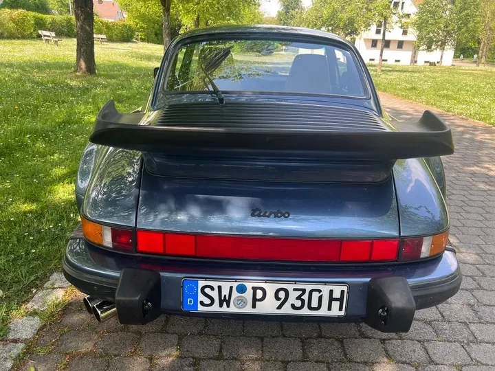 Porsche 930