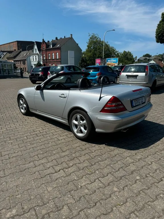 Mercedes-Benz SLK 230