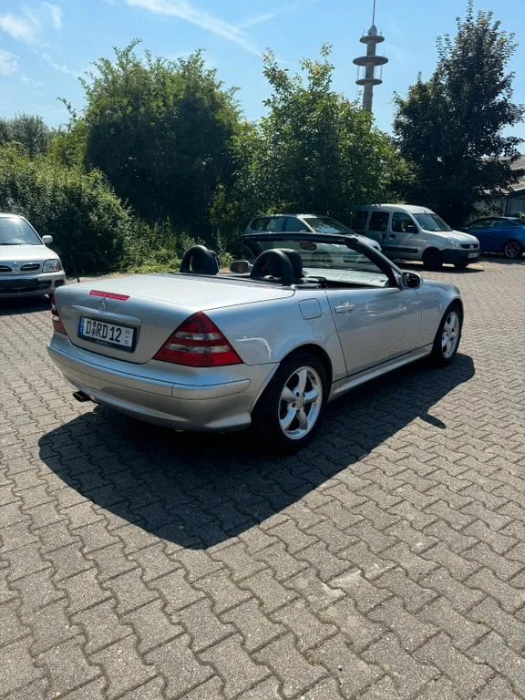 Mercedes-Benz SLK 230
