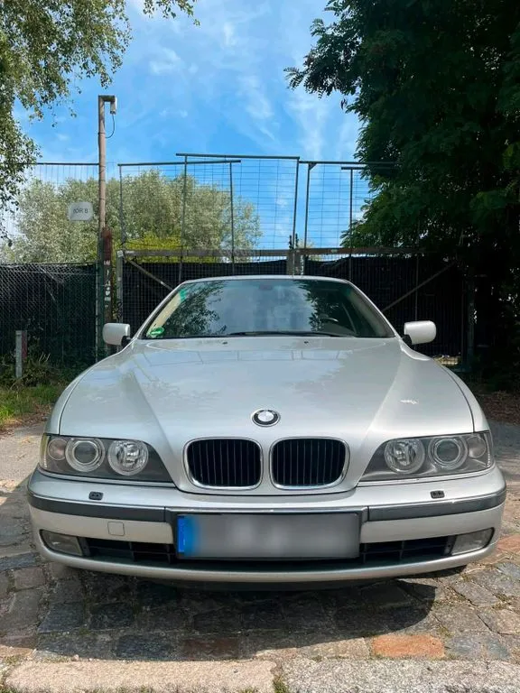 BMW 528