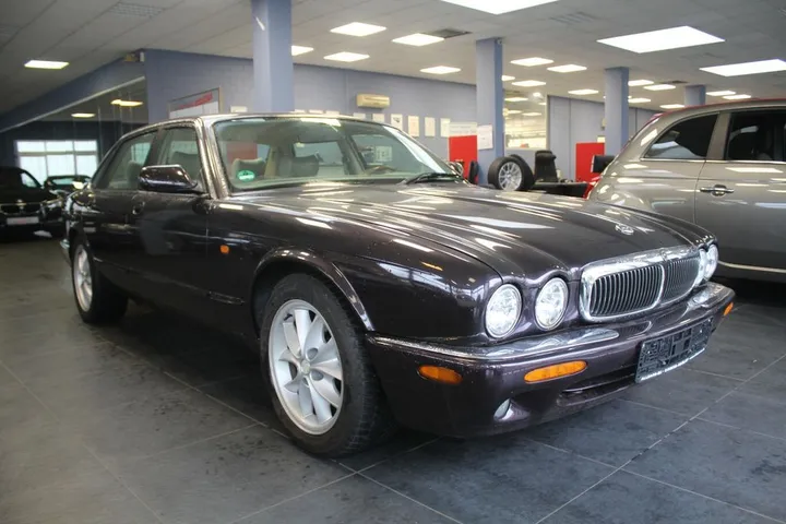 Jaguar XJ