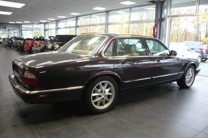 Jaguar XJ