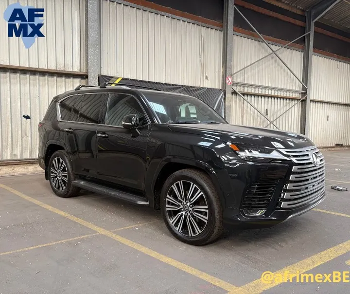 Lexus LX 700