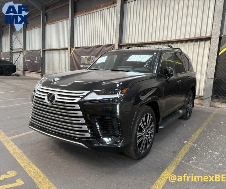 Lexus LX 700