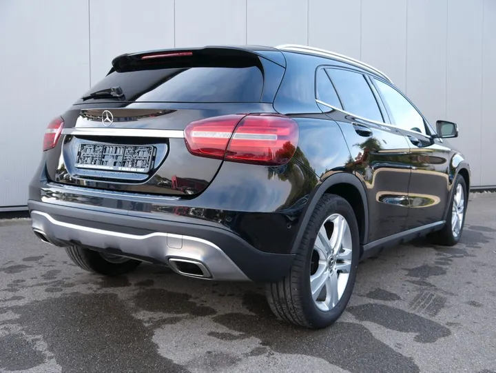 Mercedes-Benz GLA 180