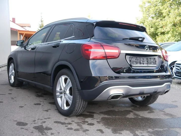 Mercedes-Benz GLA 180