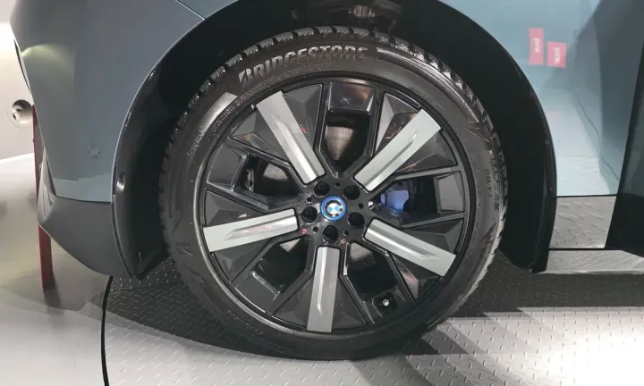 BMW iX