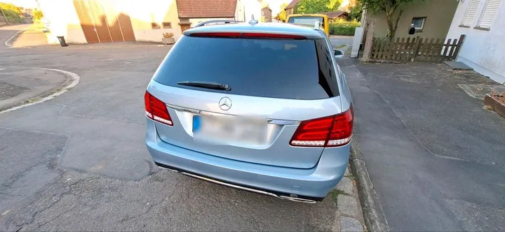 Mercedes-Benz E 220
