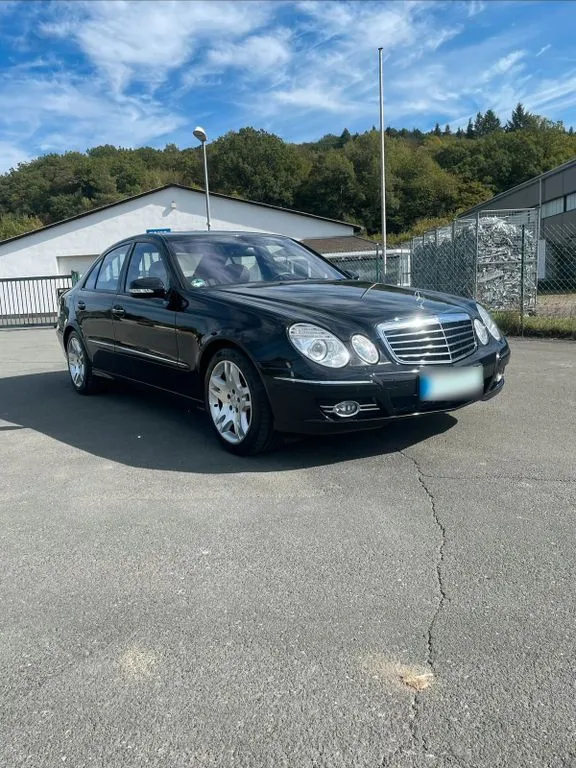 Mercedes-Benz E 230
