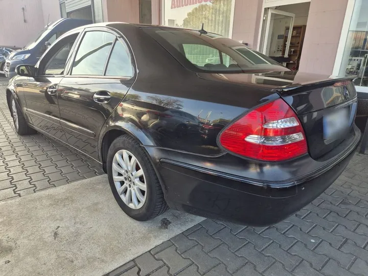Mercedes-Benz E 220