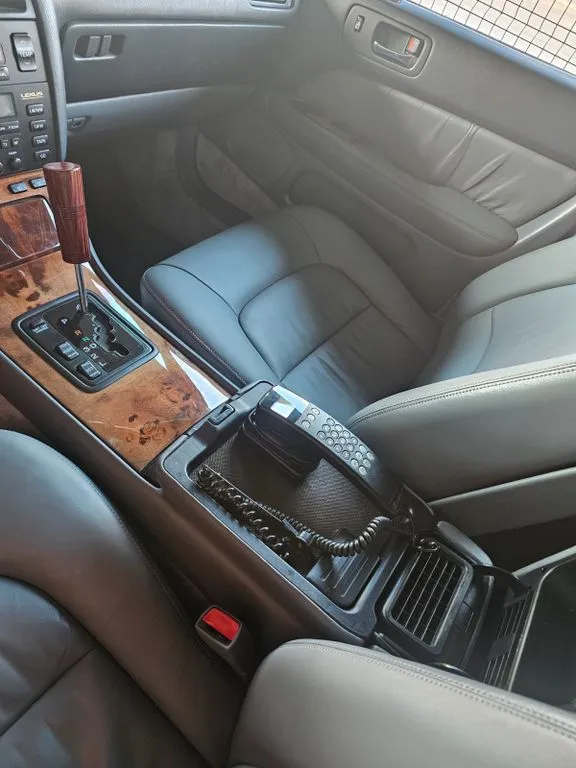Lexus LS 400