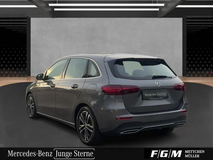 Mercedes-Benz B 180
