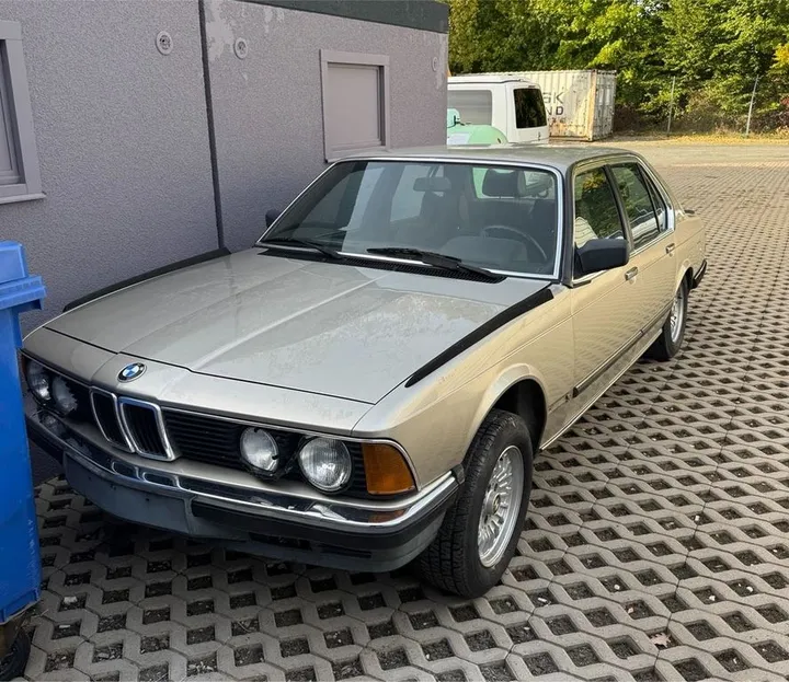 BMW 745