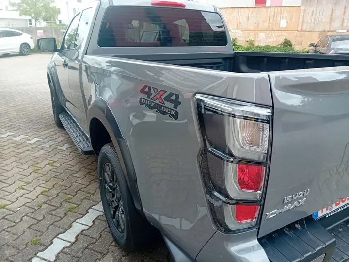 Isuzu D-Max