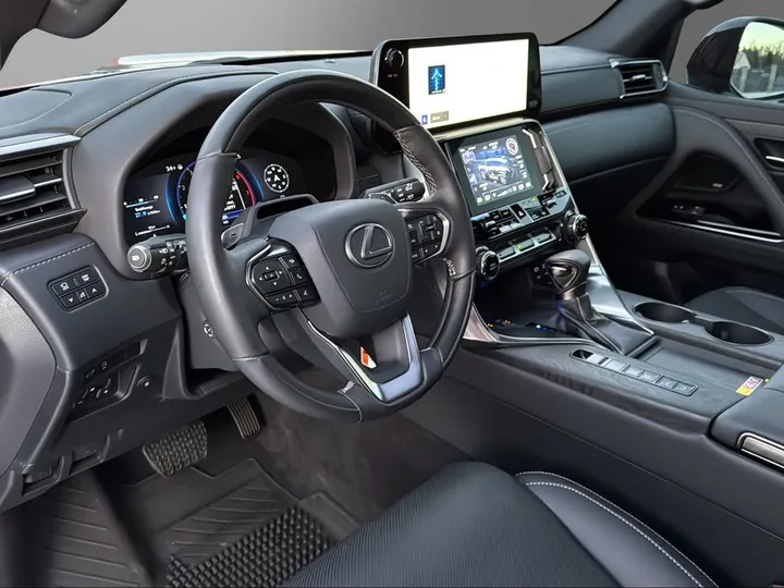 Lexus LX 600