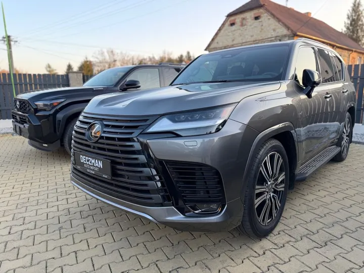 Lexus LX 600