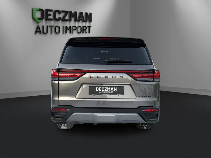 Lexus LX 600