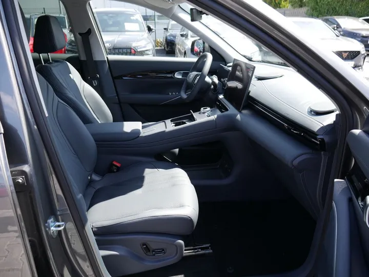 Geely E5