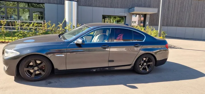 BMW 523